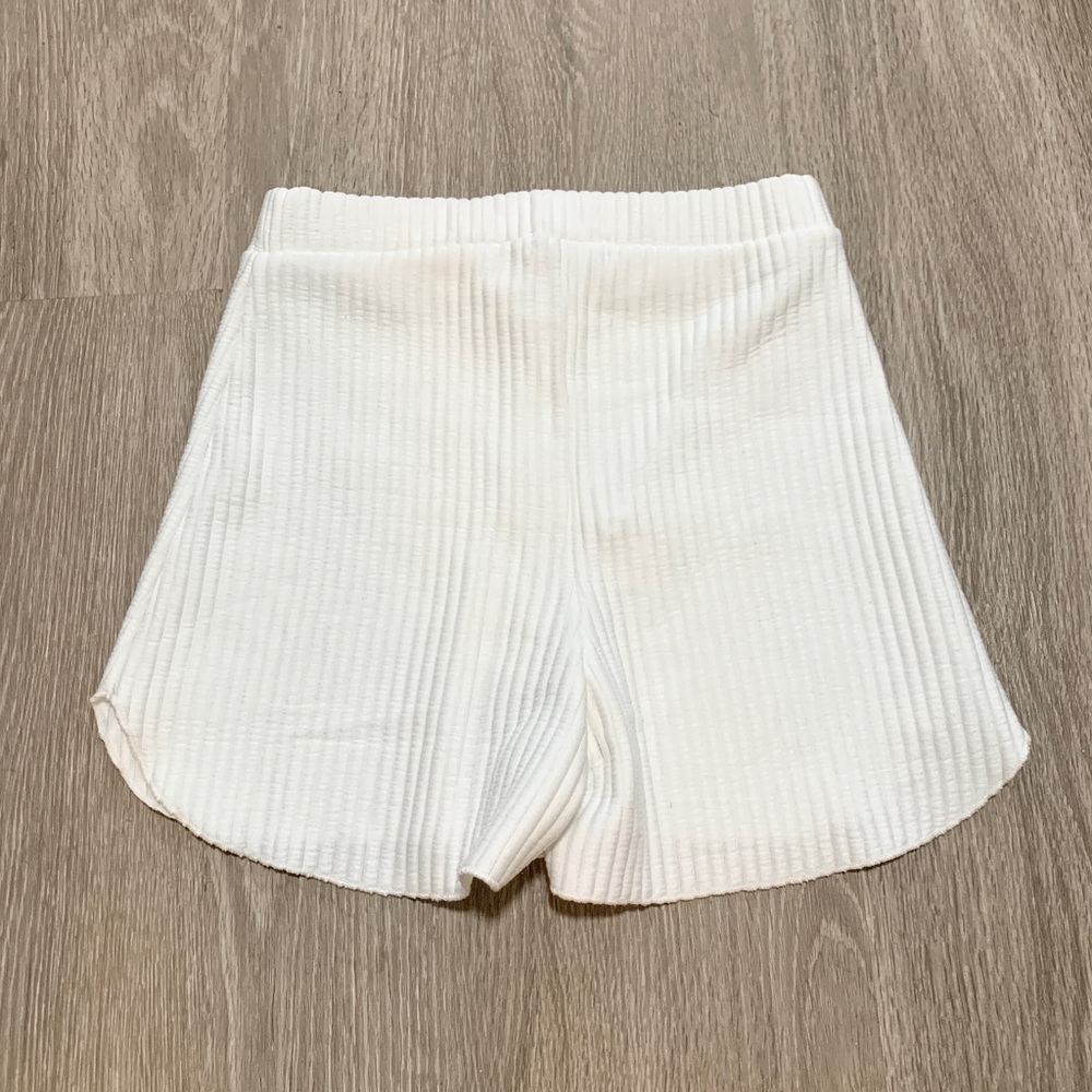 PrettyLittleThing Ribbed Shorts - Picture 4 of 6